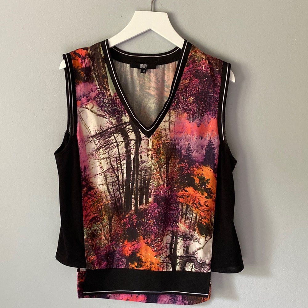 Unique sleeveless top